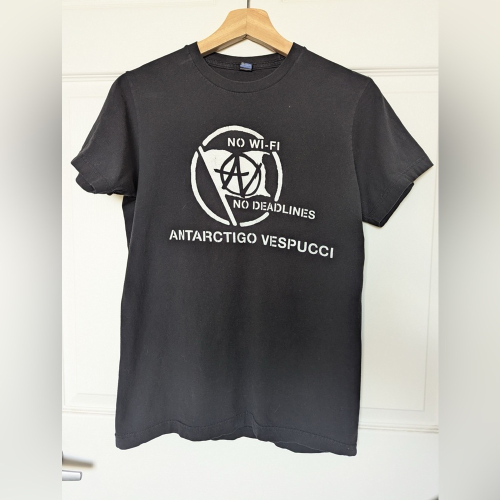 Vintage Antarctigo Vespucci No Wi Fi No Deadlines T-Shirt Size Small